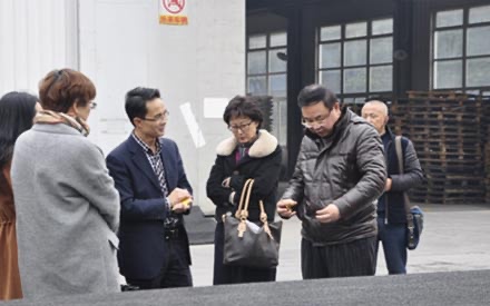 國際光纖傳感技術(shù)領(lǐng)域著名學(xué)者饒云江教授、市經(jīng)信委蔣處長等一行到公司進(jìn)行考察調(diào)研